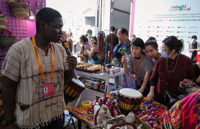 服貿(mào)會閉幕日依然購銷兩旺 參展商紛紛表示"下次多帶產(chǎn)品"